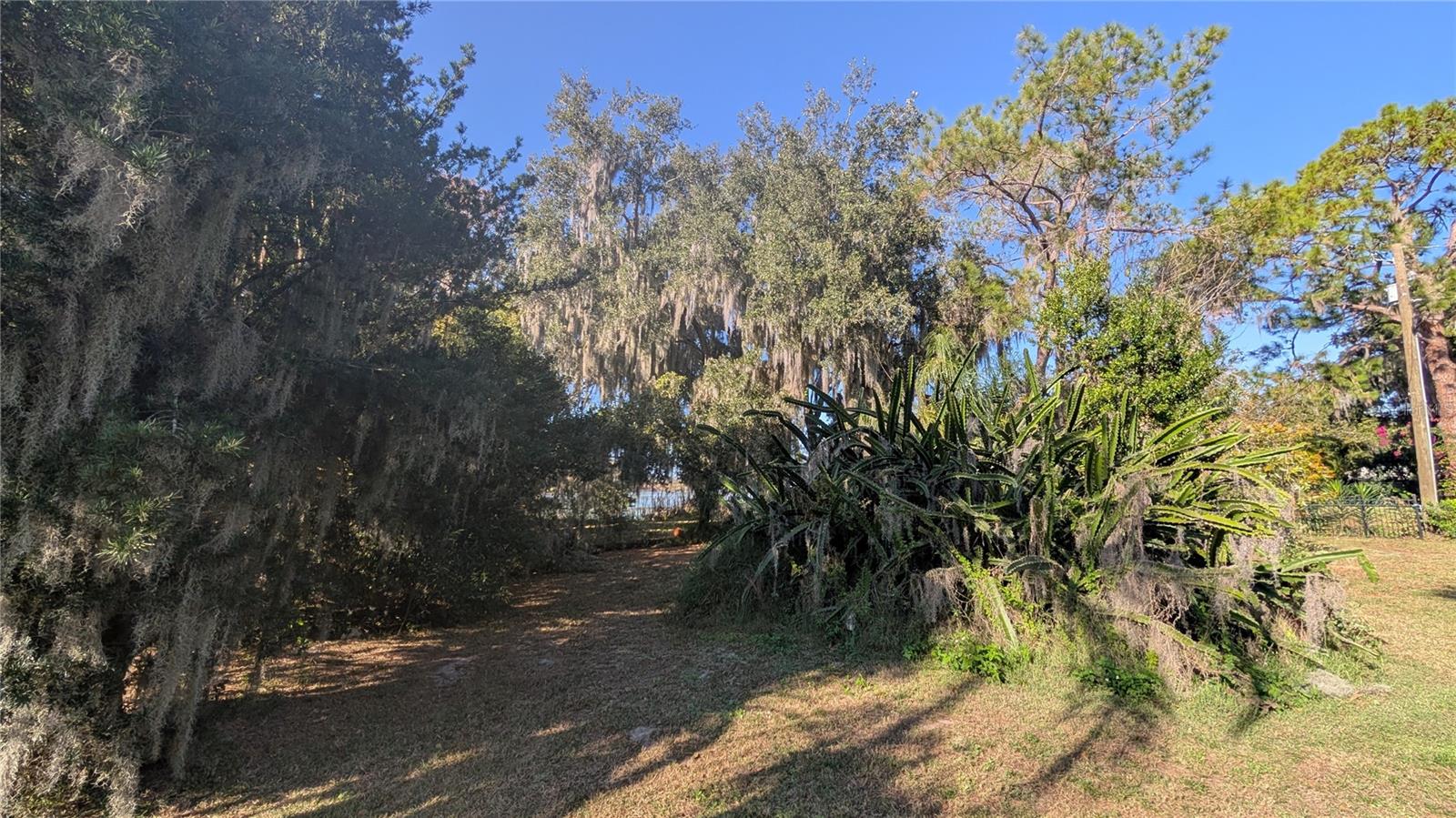 HICKORY LAKE ESTATES - Land