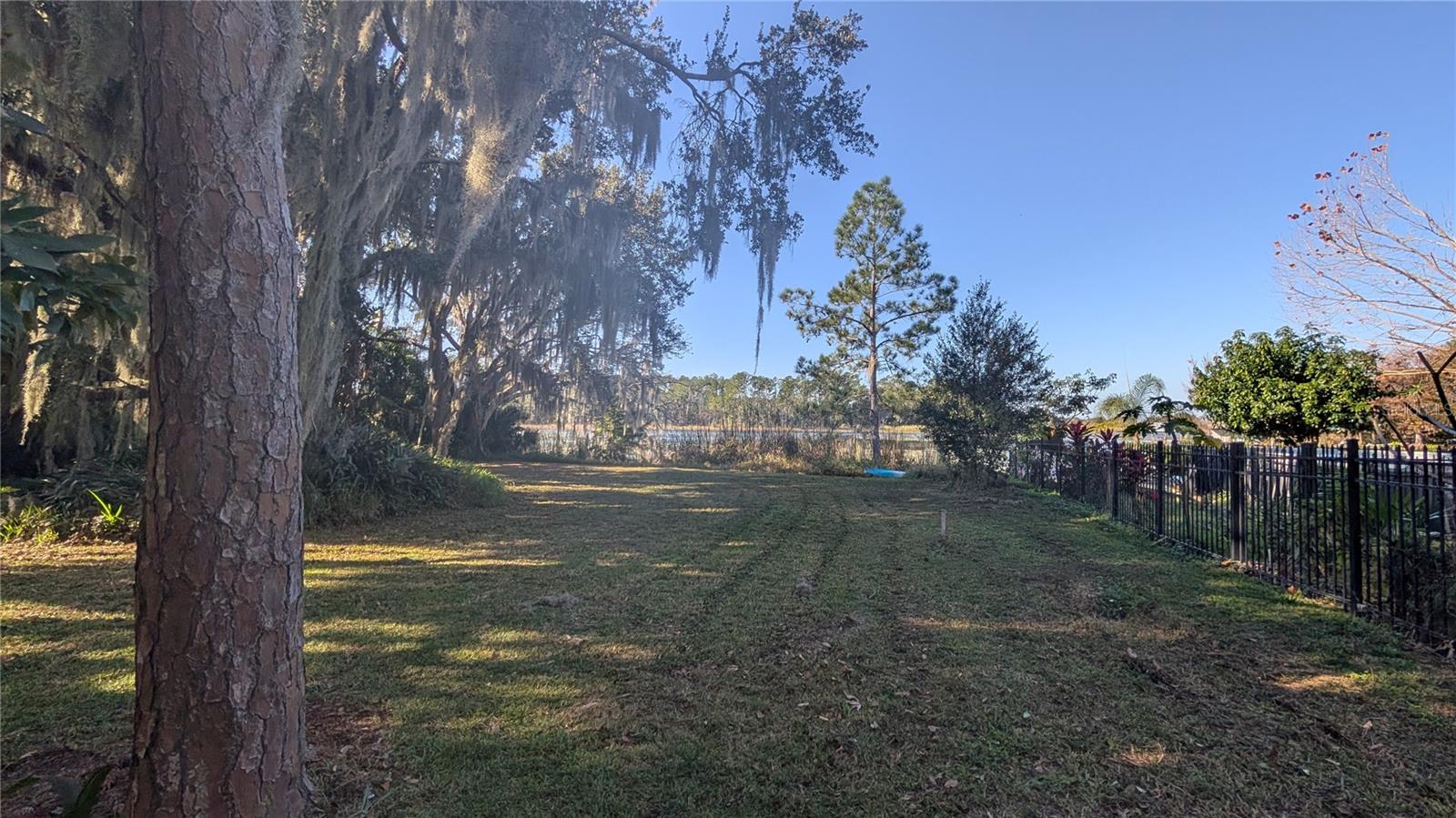 HICKORY LAKE ESTATES - Land