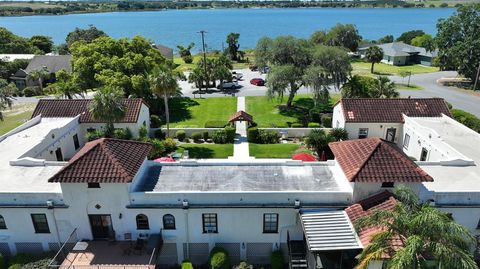 A home in LAKE WALES