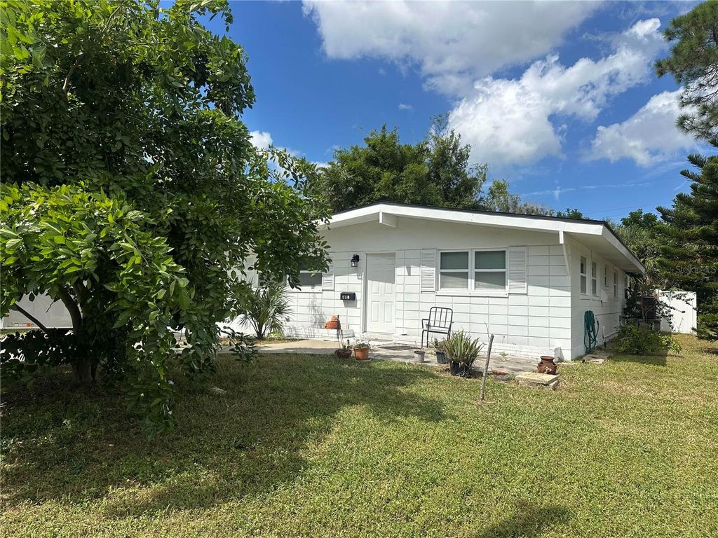 Photo of 335 80th Avenue NE, St Petersburg, FL 33702 (MLS # O6353289)