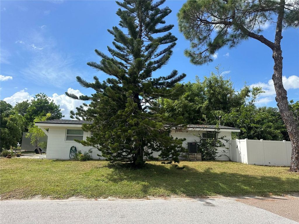 Photo of 335 80th Avenue NE, St Petersburg, FL 33702 (MLS # O6353289)