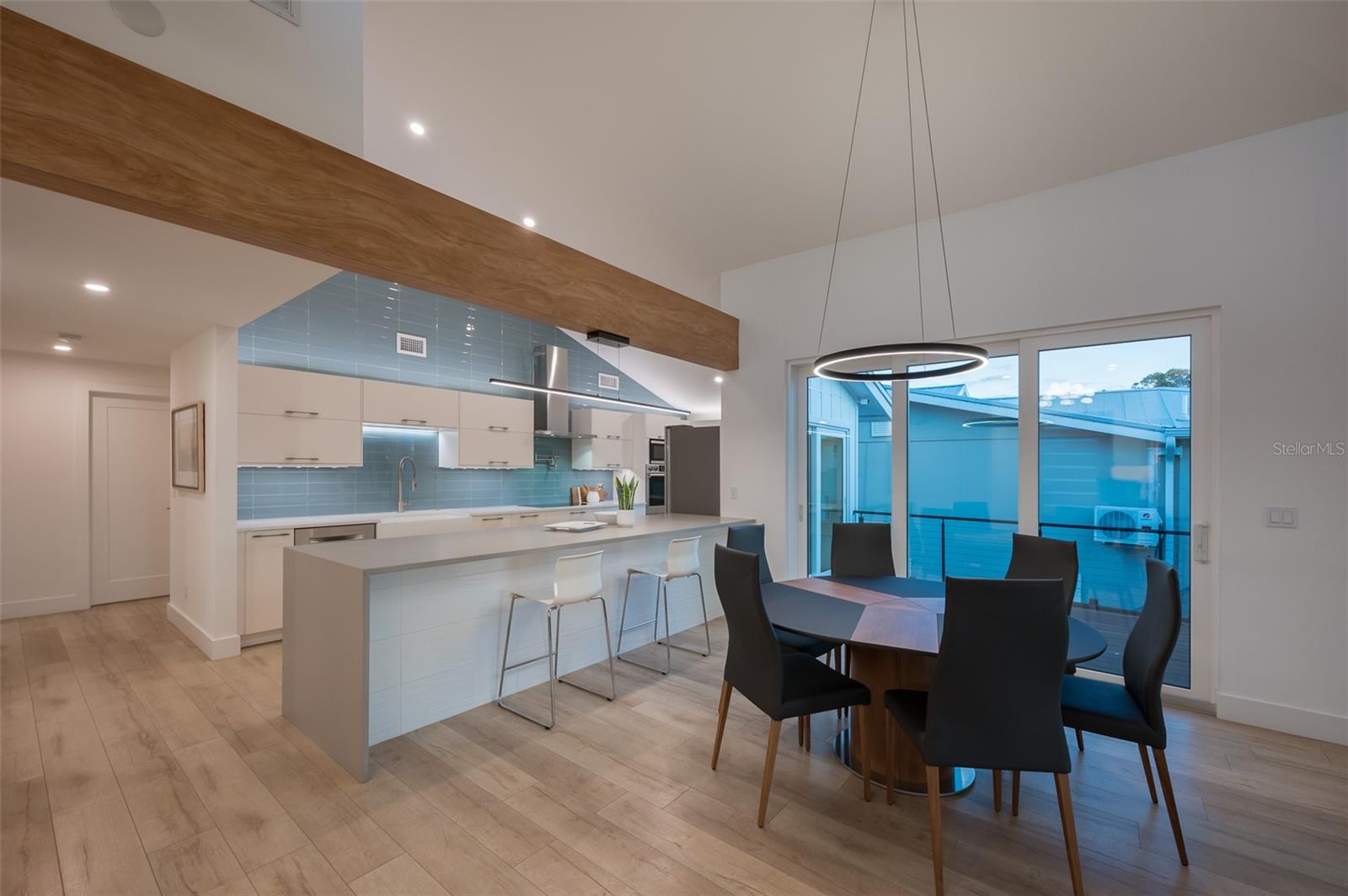 SIESTA BEACH - Residential