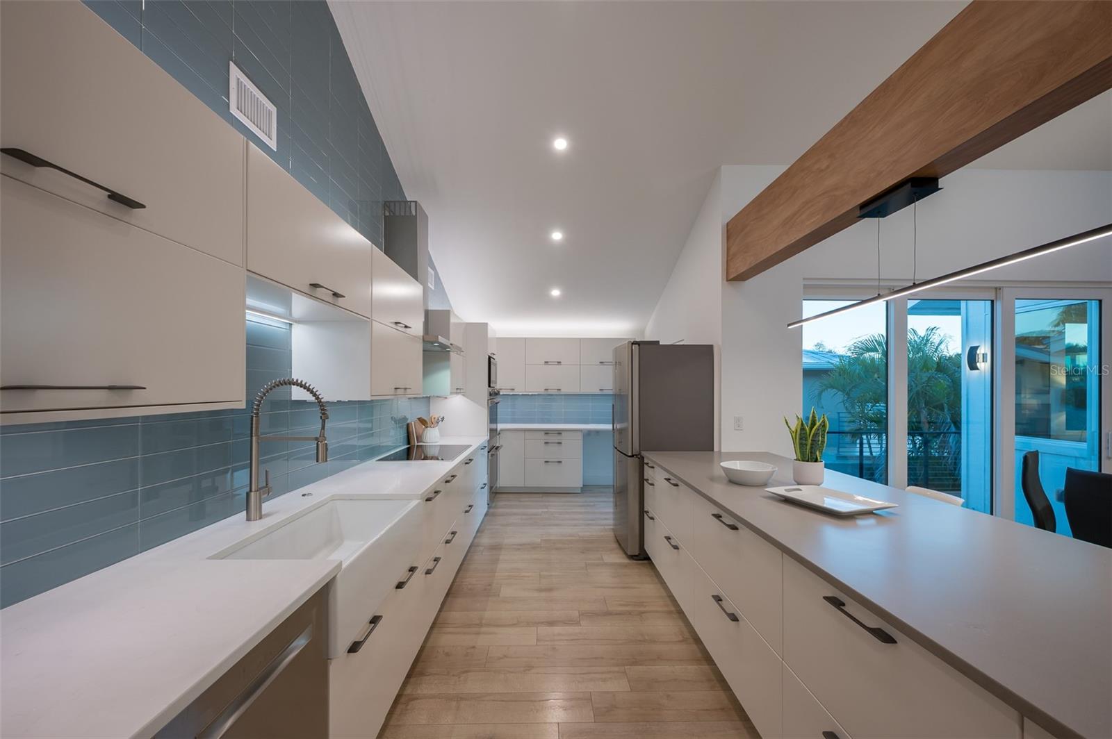 SIESTA BEACH - Residential