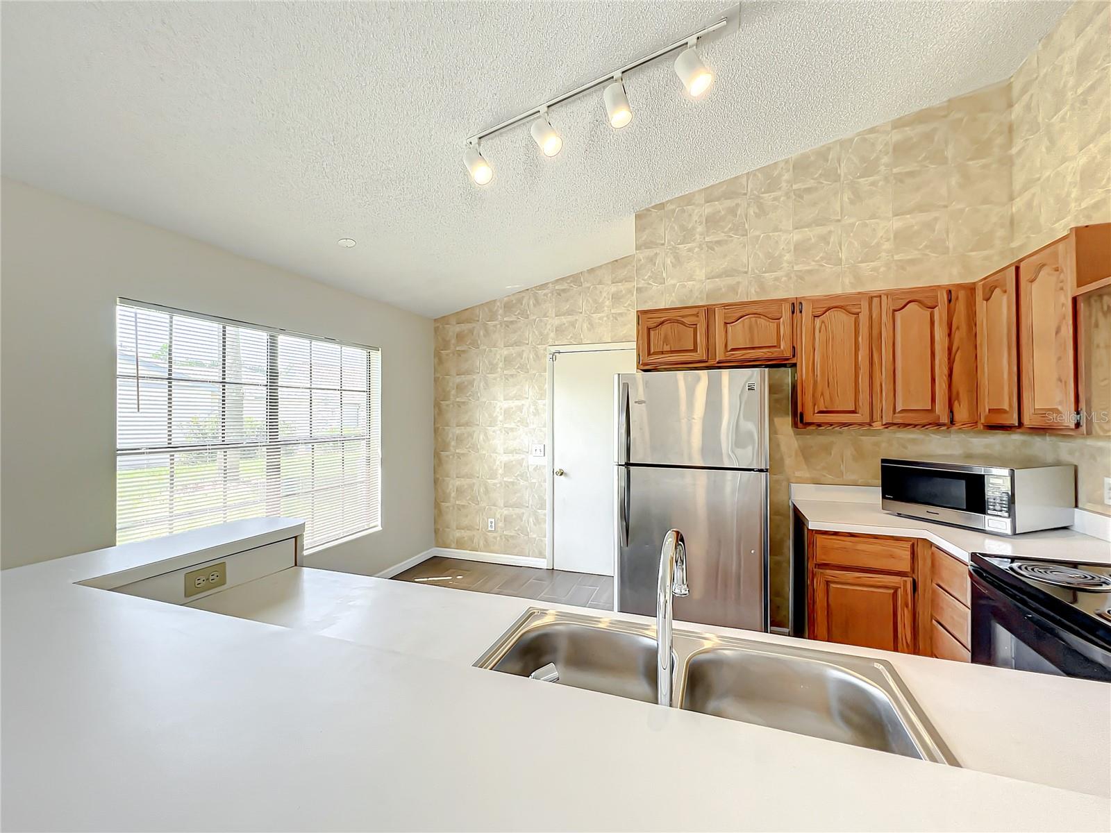 HUNTERS CREEK TR 145 PH 02 - Residential Lease