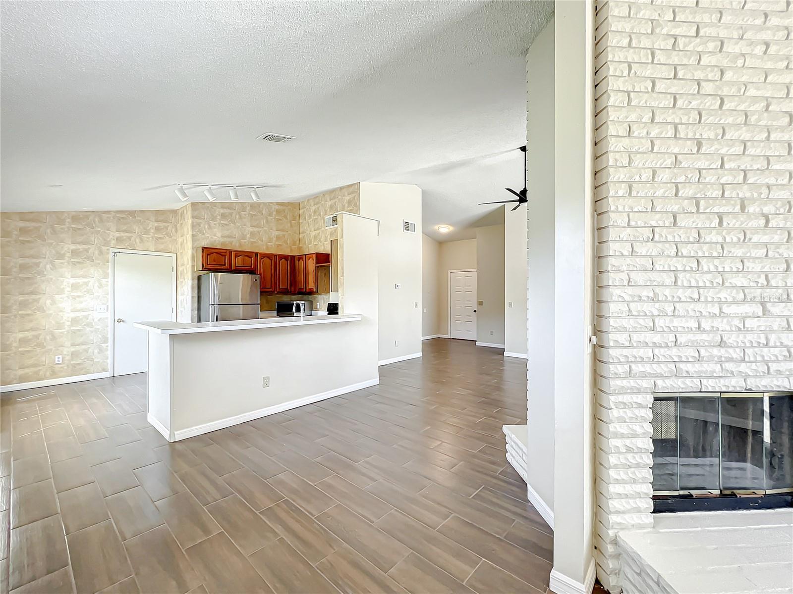 HUNTERS CREEK TR 145 PH 02 - Residential Lease