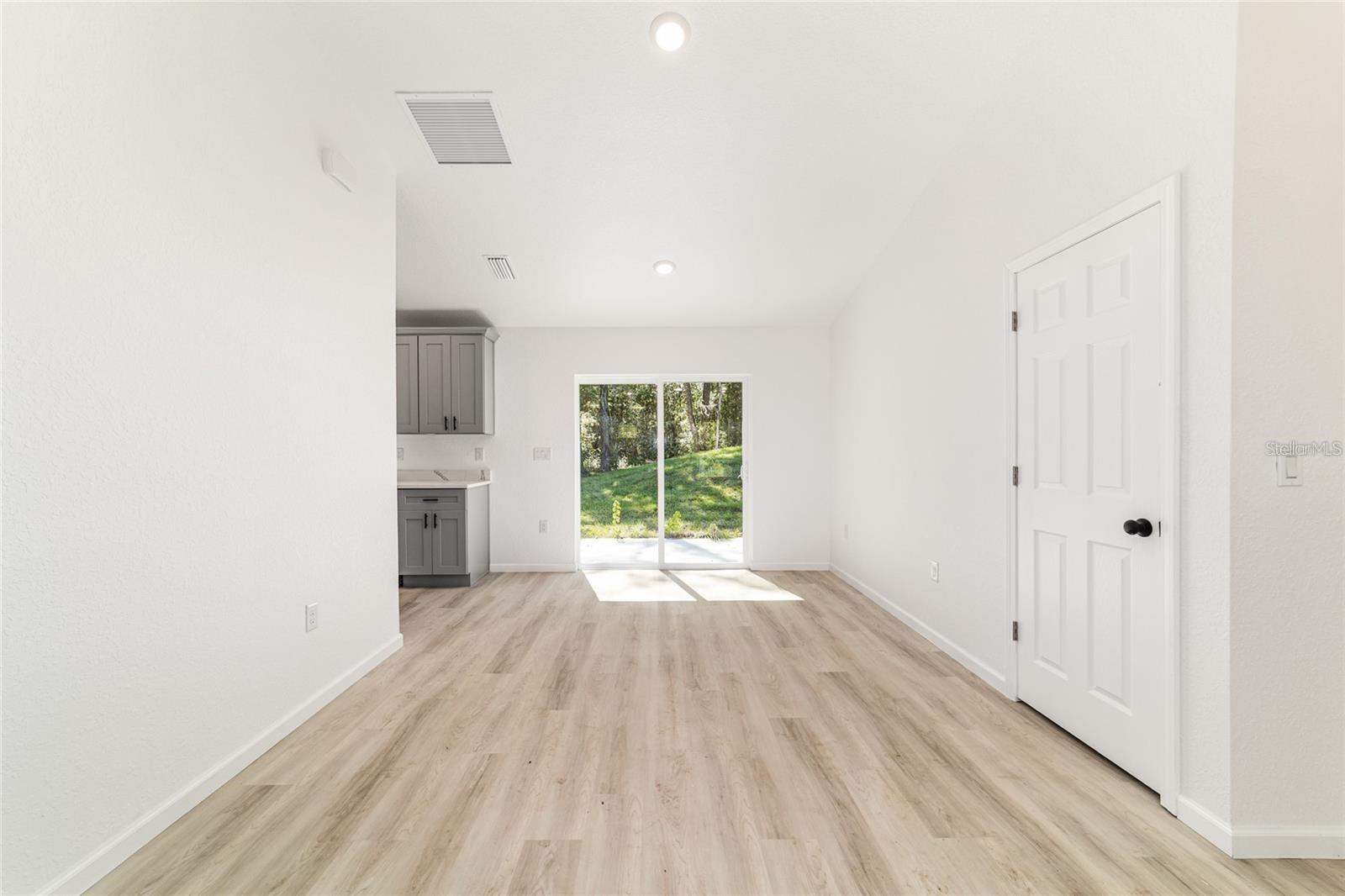 RAINBOW PLACE UN 3 - Residential Lease