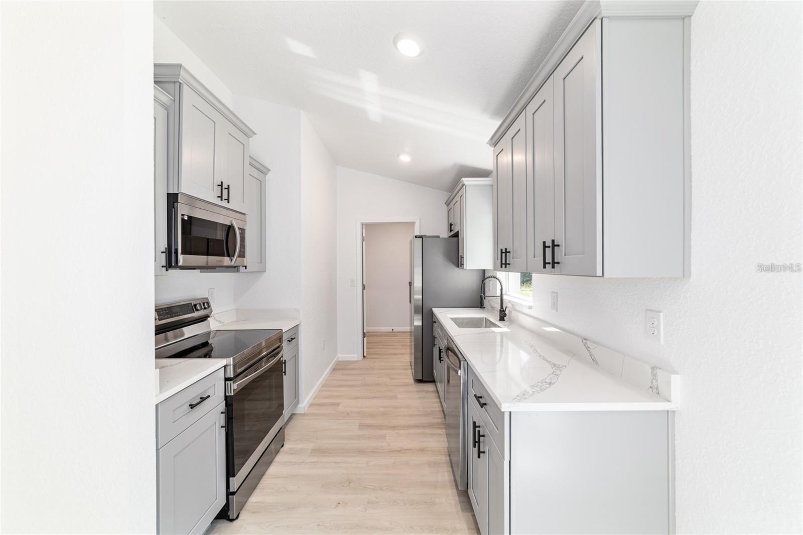 RAINBOW PLACE UN 3 - Residential Lease