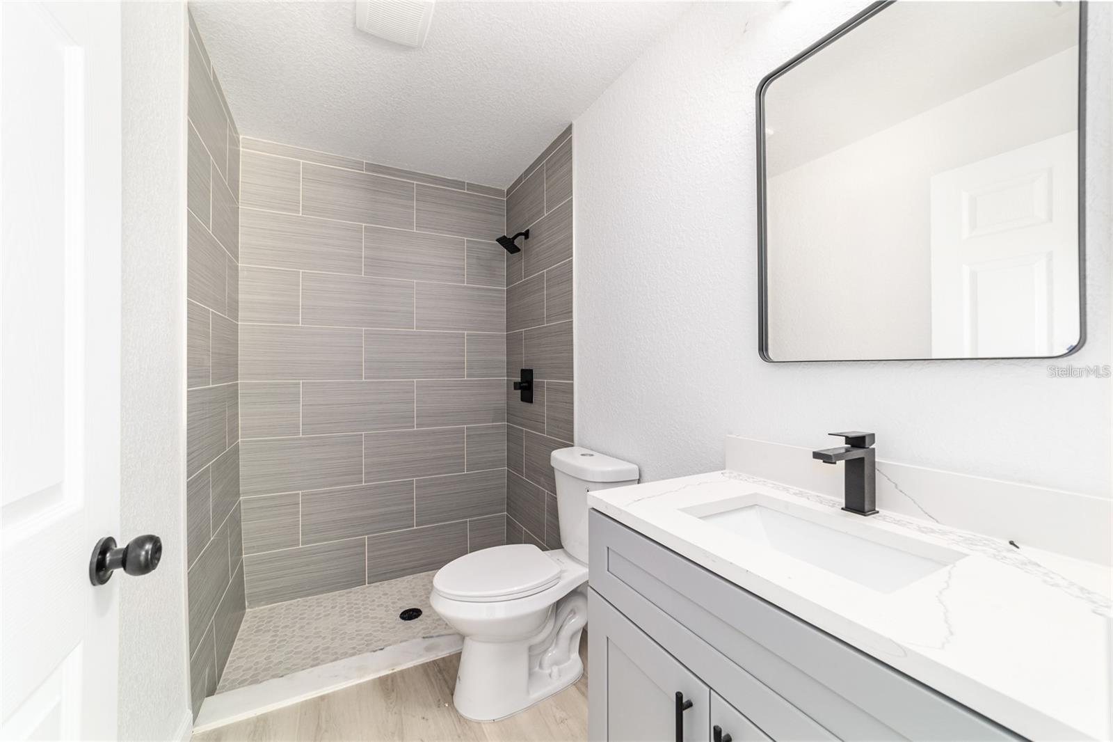 RAINBOW PLACE UN 3 - Residential Lease