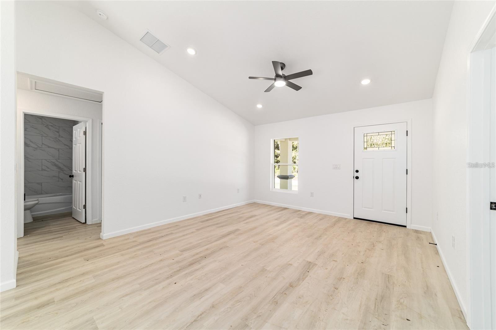 RAINBOW PLACE UN 3 - Residential Lease