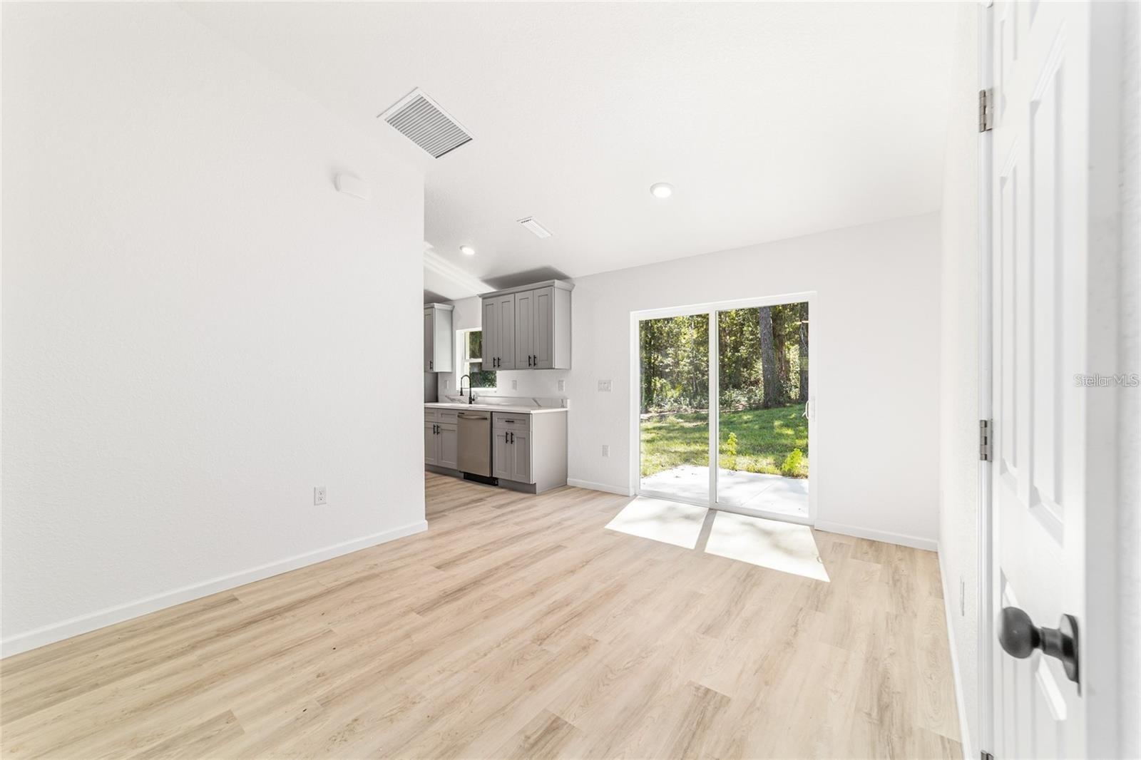 RAINBOW PLACE UN 3 - Residential Lease