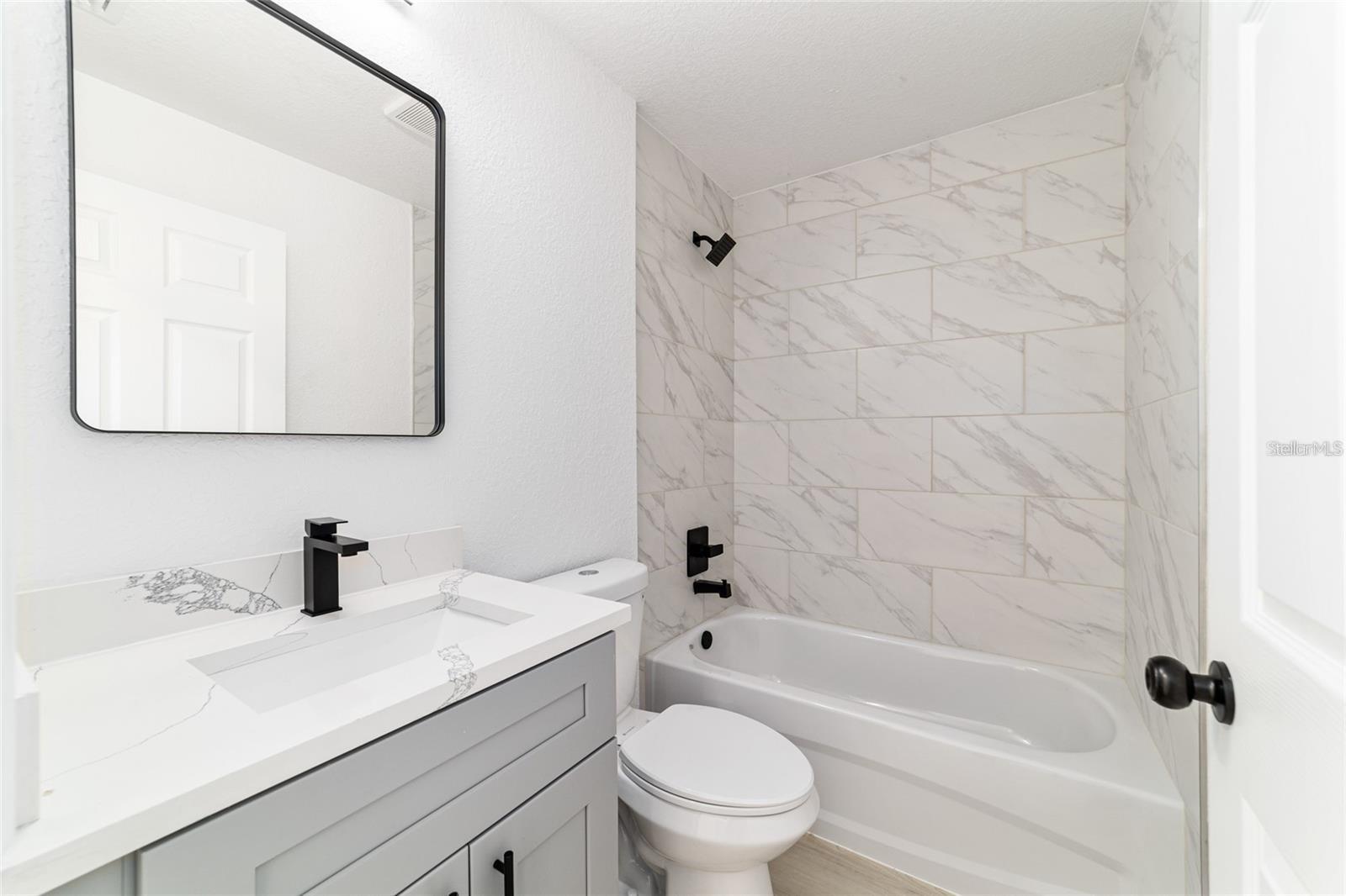 RAINBOW PLACE UN 3 - Residential Lease