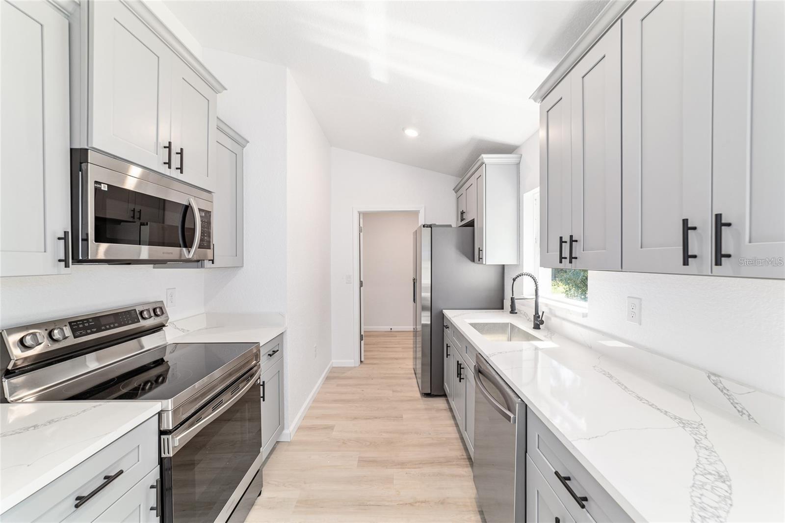 RAINBOW PLACE UN 3 - Residential Lease