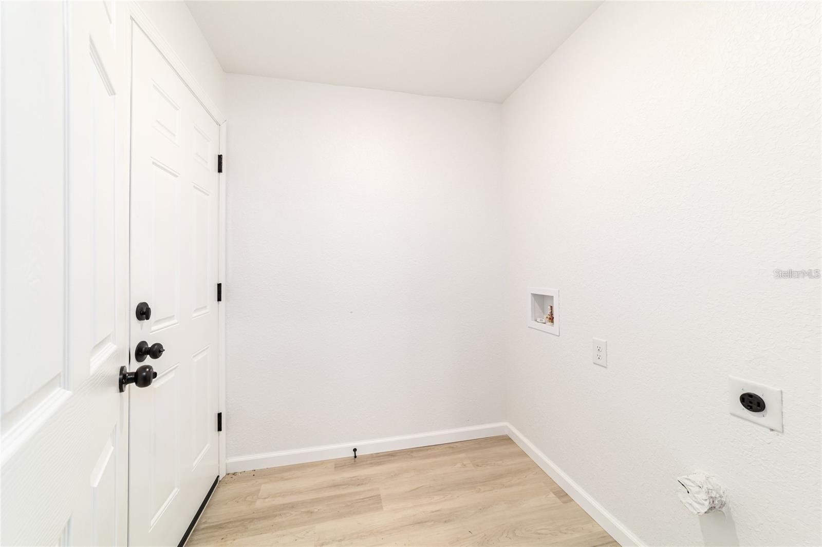 RAINBOW PLACE UN 3 - Residential Lease