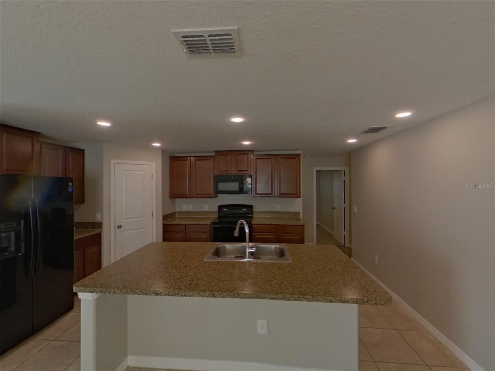 HIGHLAND ESTATES PH 2A - Residential Lease