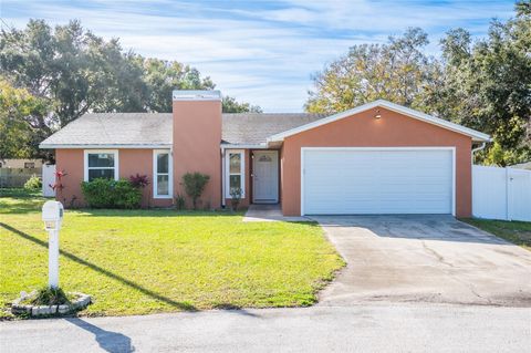 A home in LAKELAND