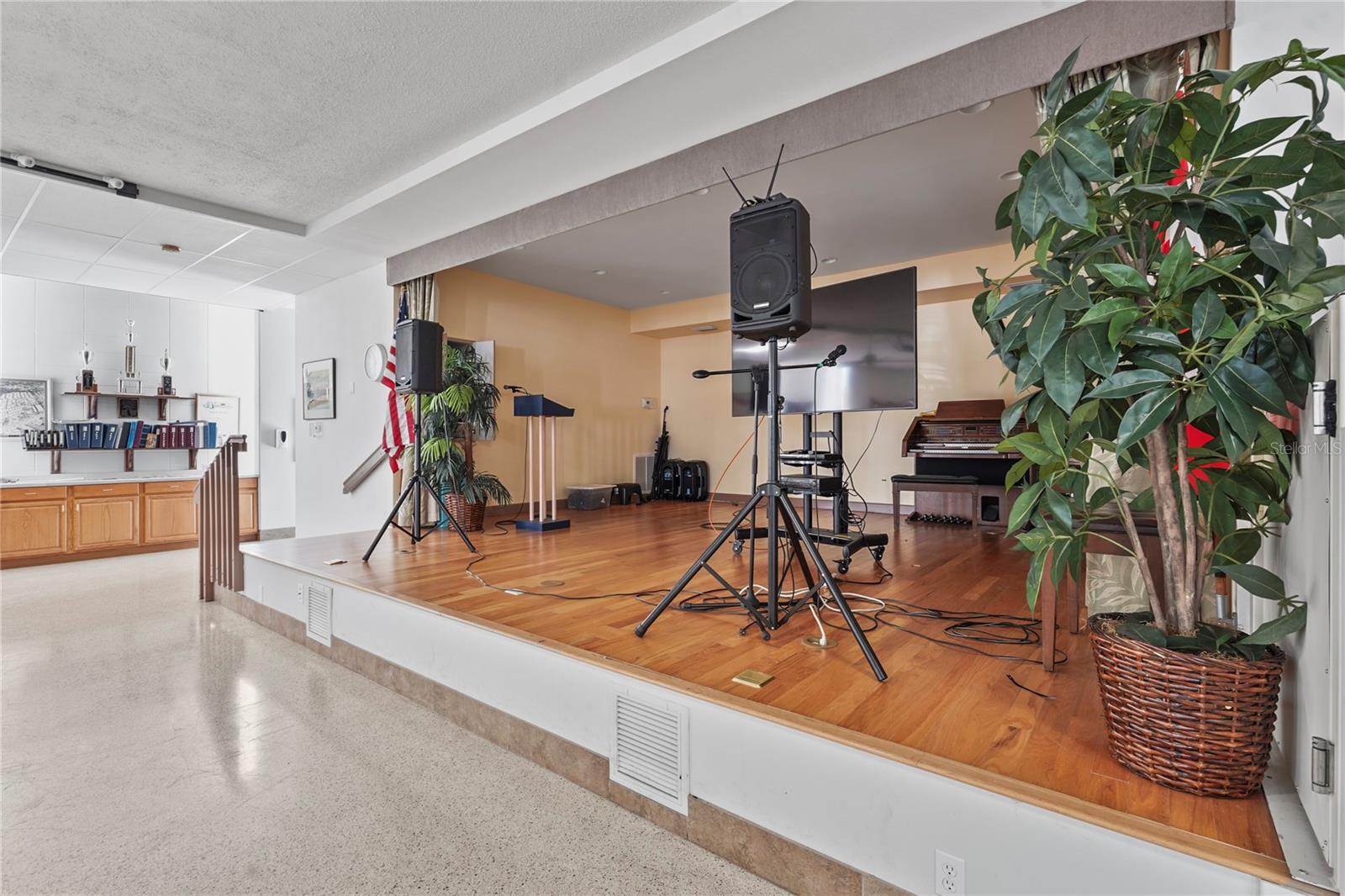 SOUTH WINDS MHP CO-OP - Residential