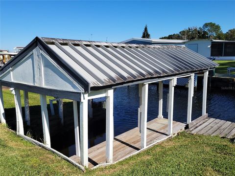 A home in AUBURNDALE