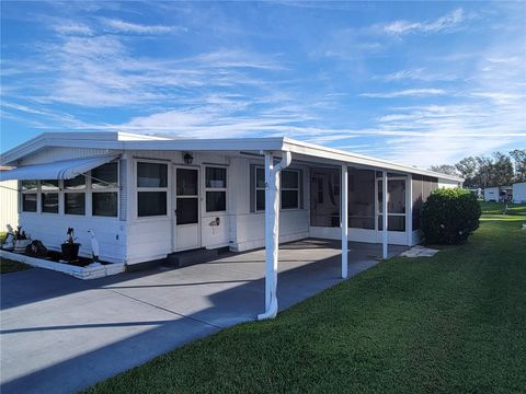 A home in AUBURNDALE