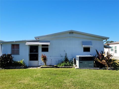 A home in AUBURNDALE