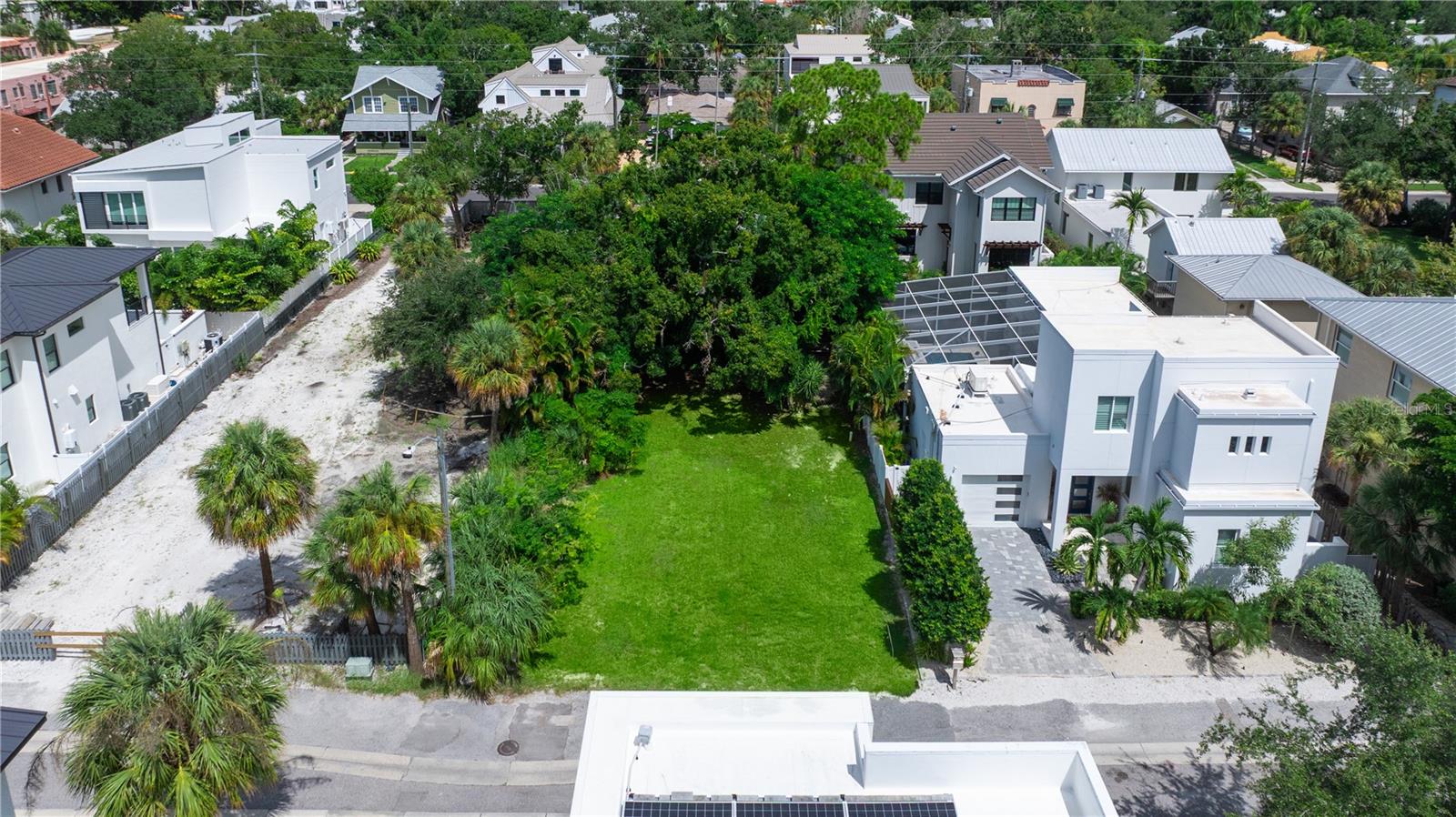 1677 DEVONSHIRE LANE