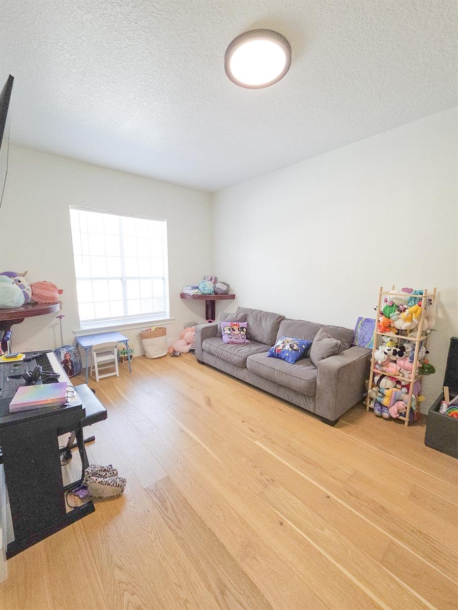 MARKHAM MEADOWS - Residential