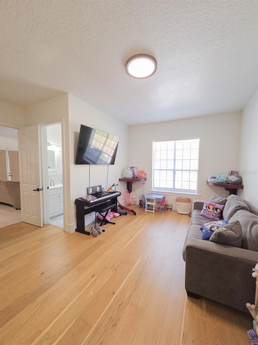 MARKHAM MEADOWS - Residential