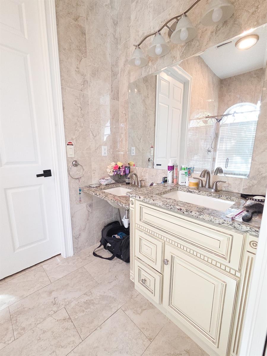 MARKHAM MEADOWS - Residential