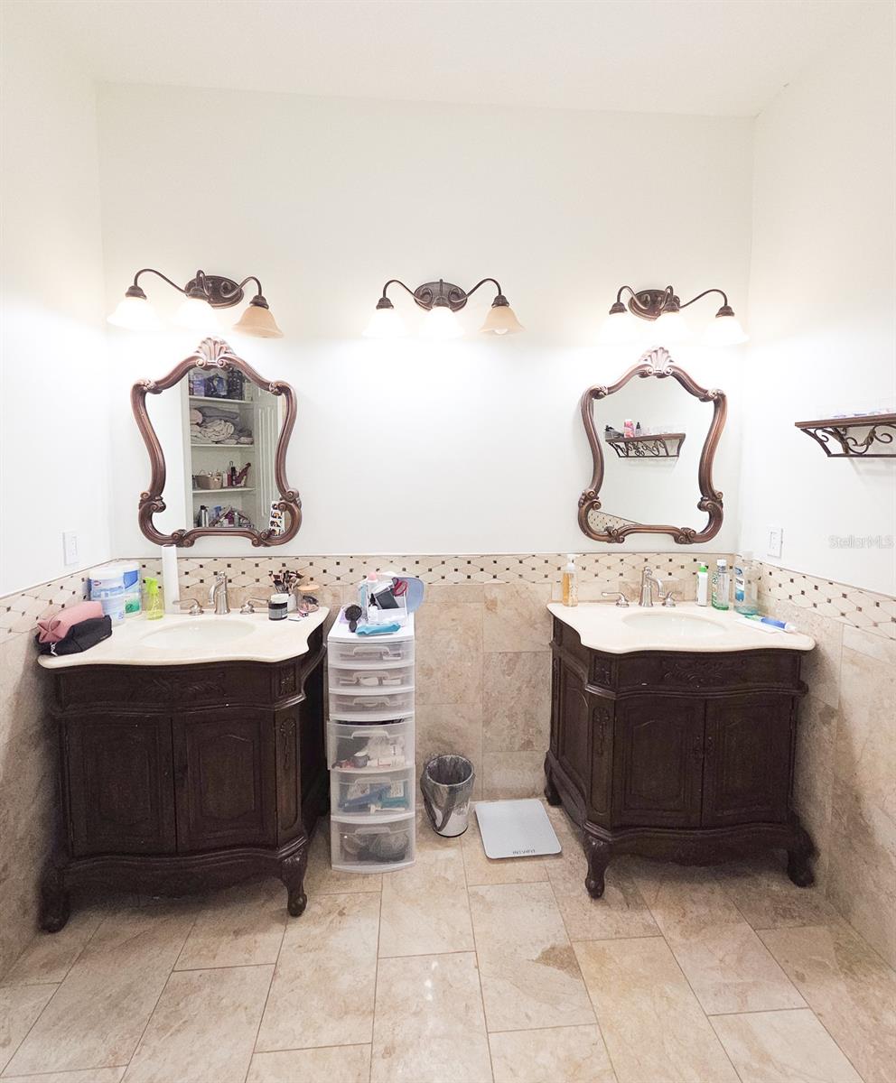 MARKHAM MEADOWS - Residential