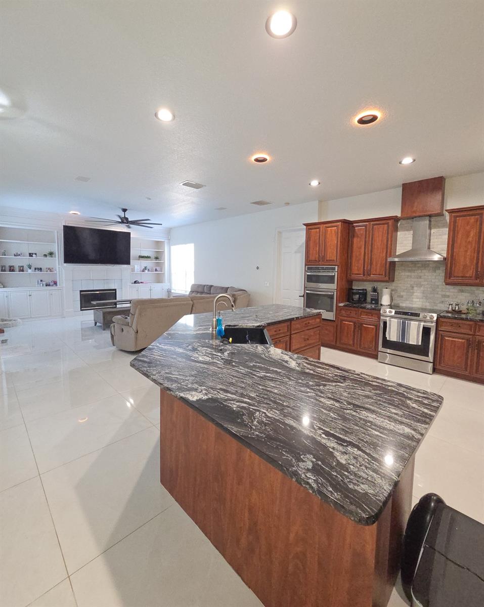 MARKHAM MEADOWS - Residential