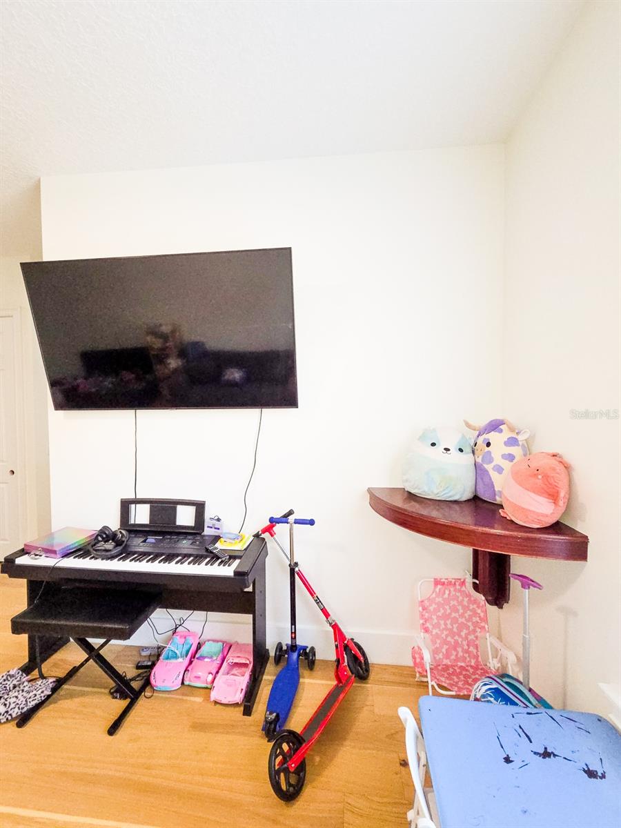 MARKHAM MEADOWS - Residential