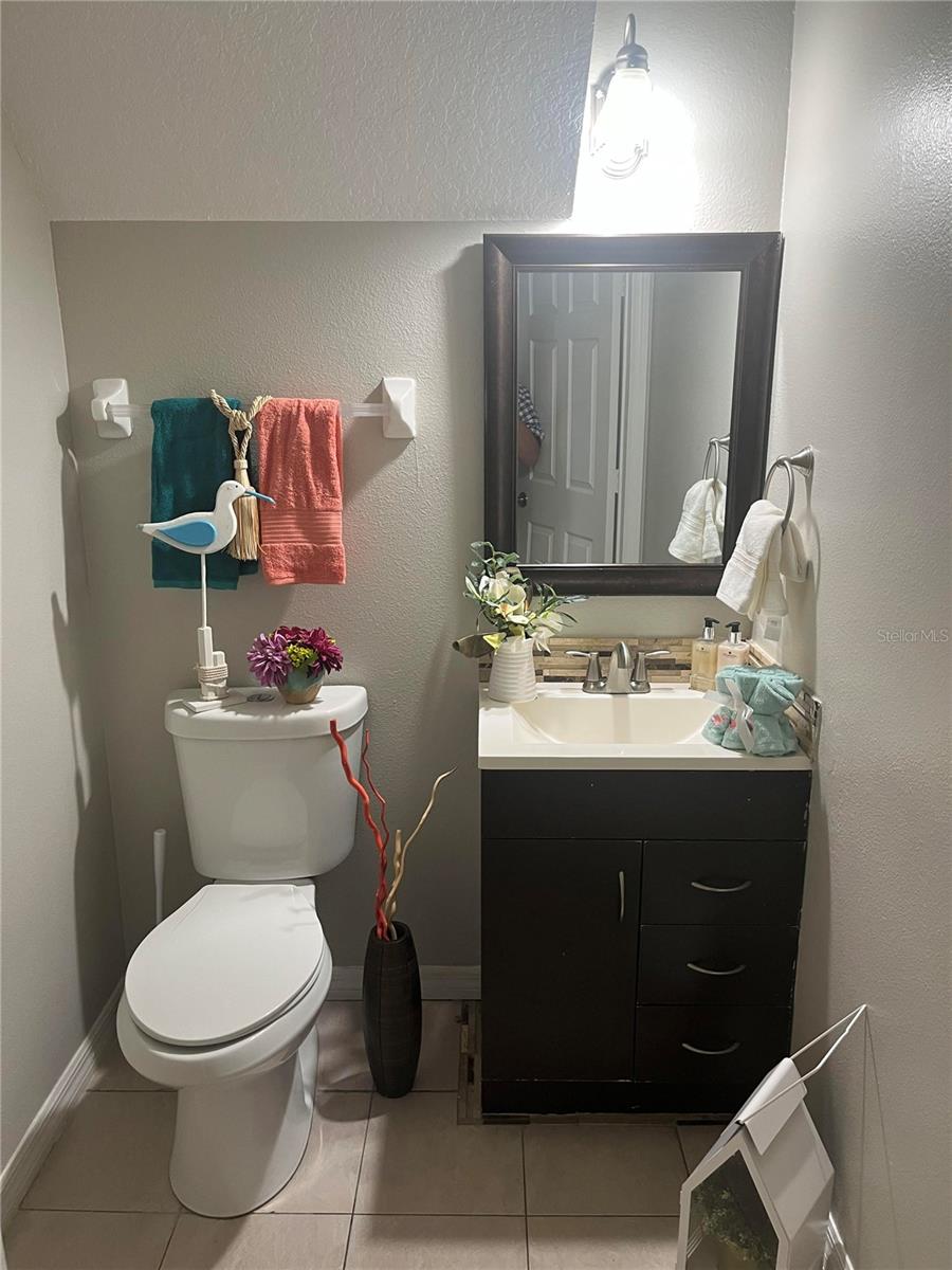 RESERVE/LAKEVIEW CONDO - Residential Lease