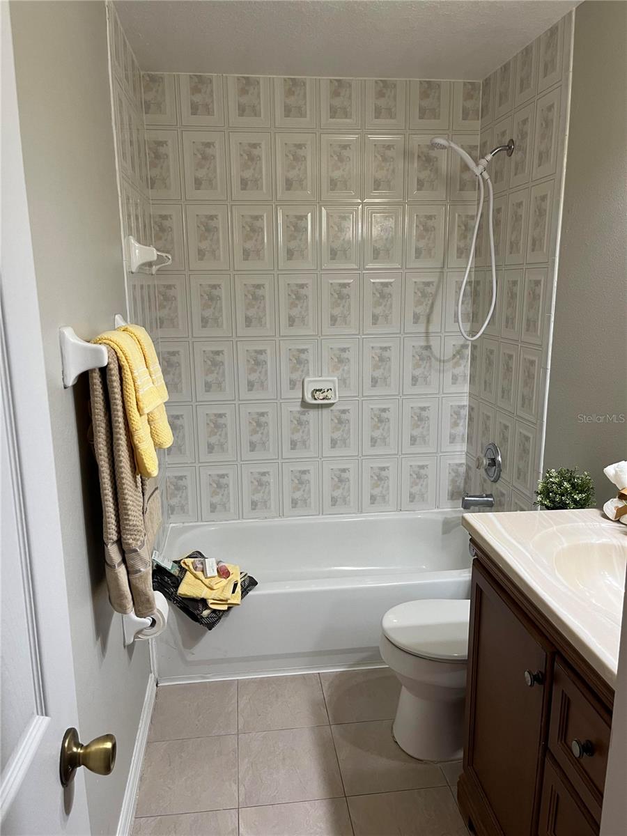 RESERVE/LAKEVIEW CONDO - Residential Lease