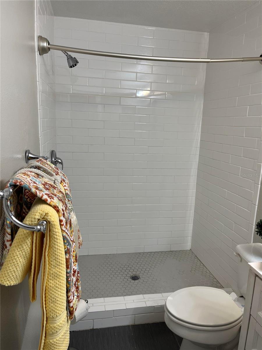 RESERVE/LAKEVIEW CONDO - Residential Lease