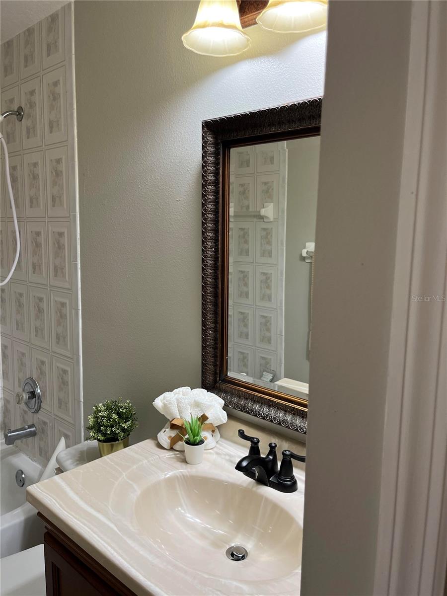 RESERVE/LAKEVIEW CONDO - Residential Lease