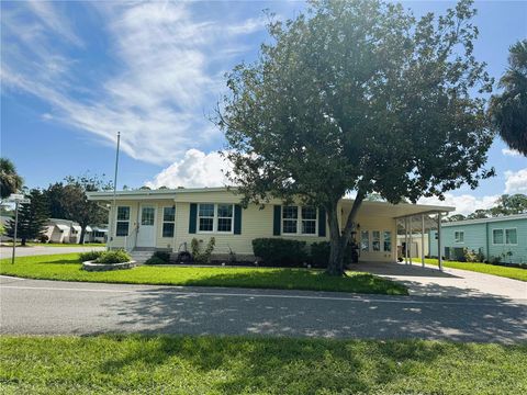 Photo of 518 Hawthorne Boulevard, Leesburg, FL 34748 (MLS # R4909787)