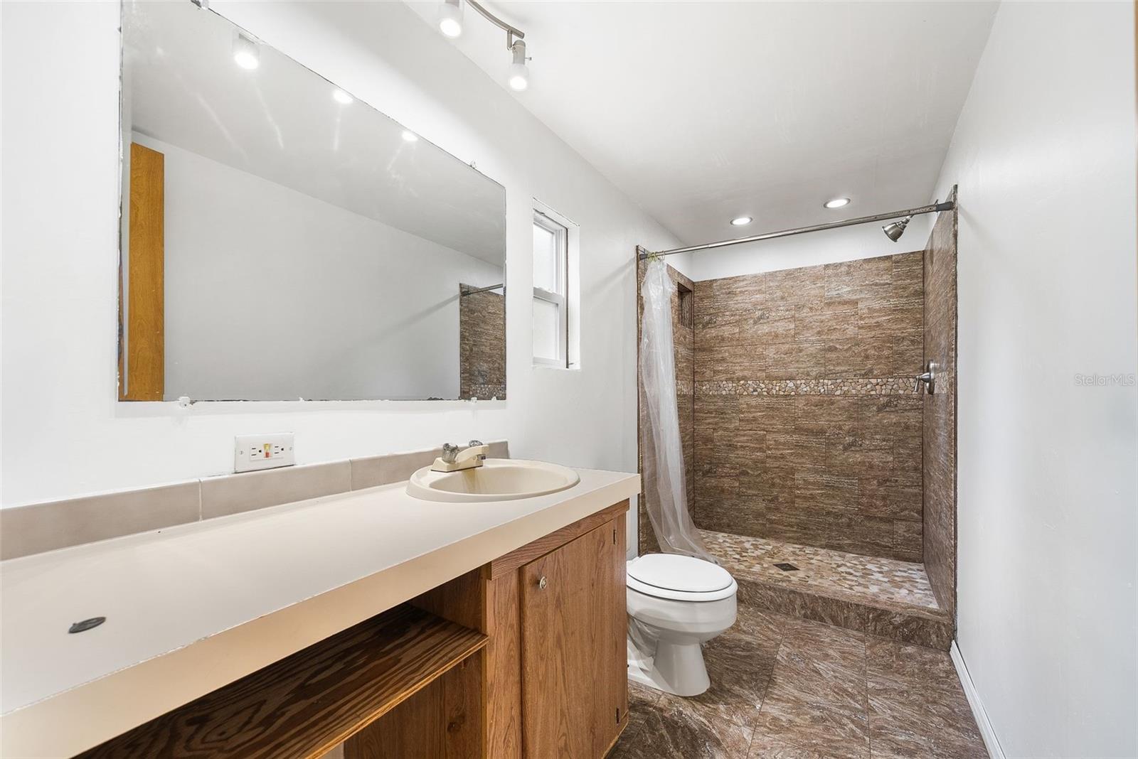 WILLISTON HIGHLANDS - Residential