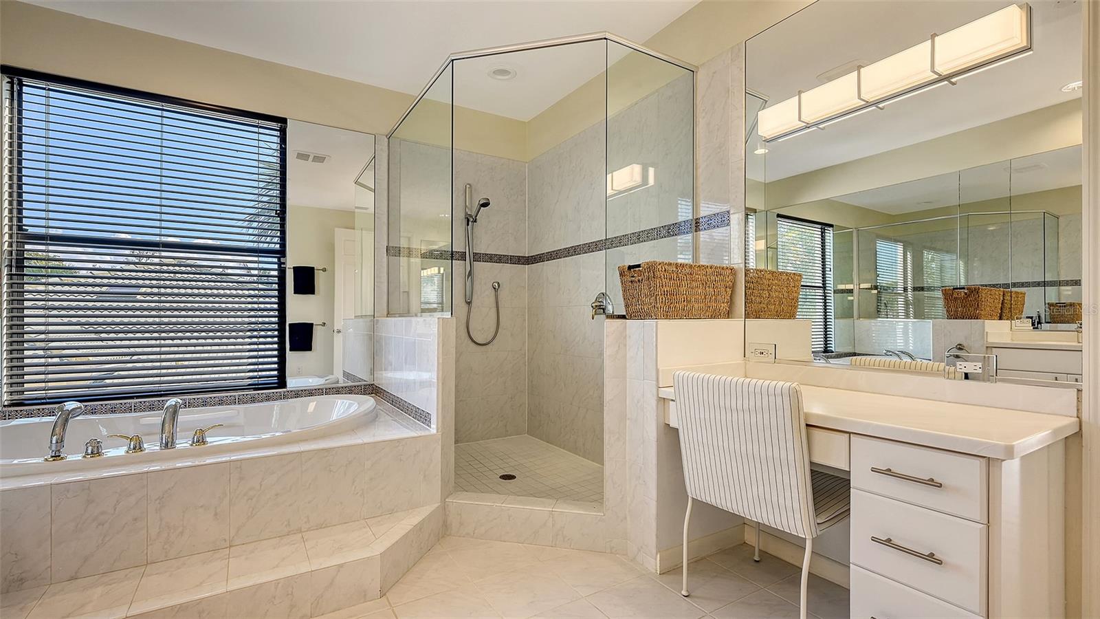 BAY ISLES - Residential