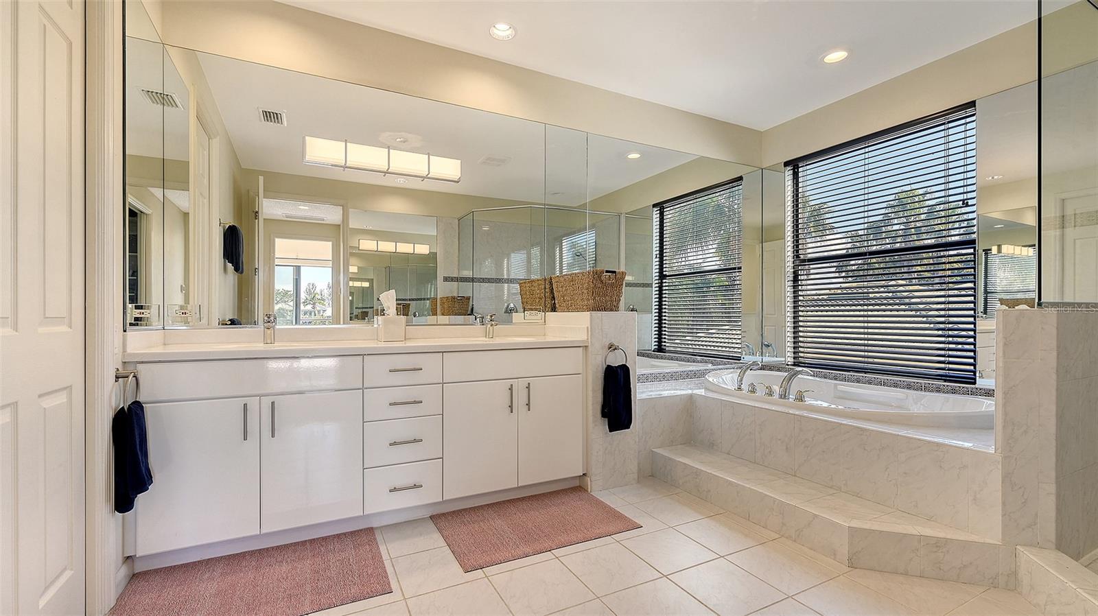 BAY ISLES - Residential