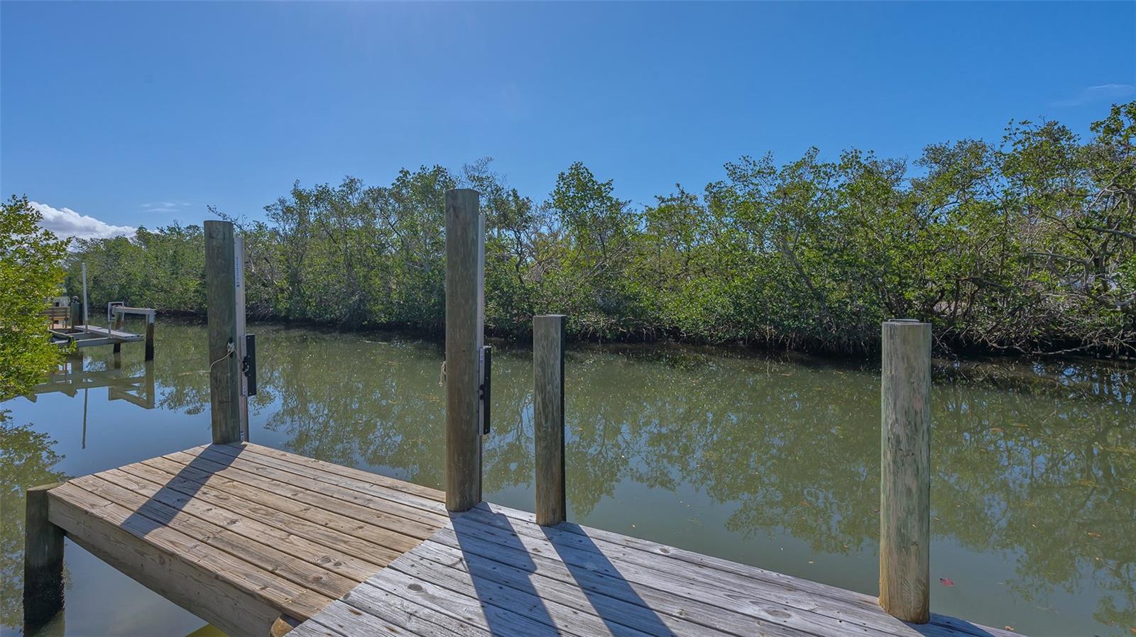 BAY ISLES - Residential