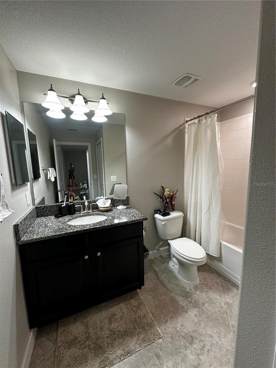 HIDDEN OAKS TWNHMS - Residential Lease