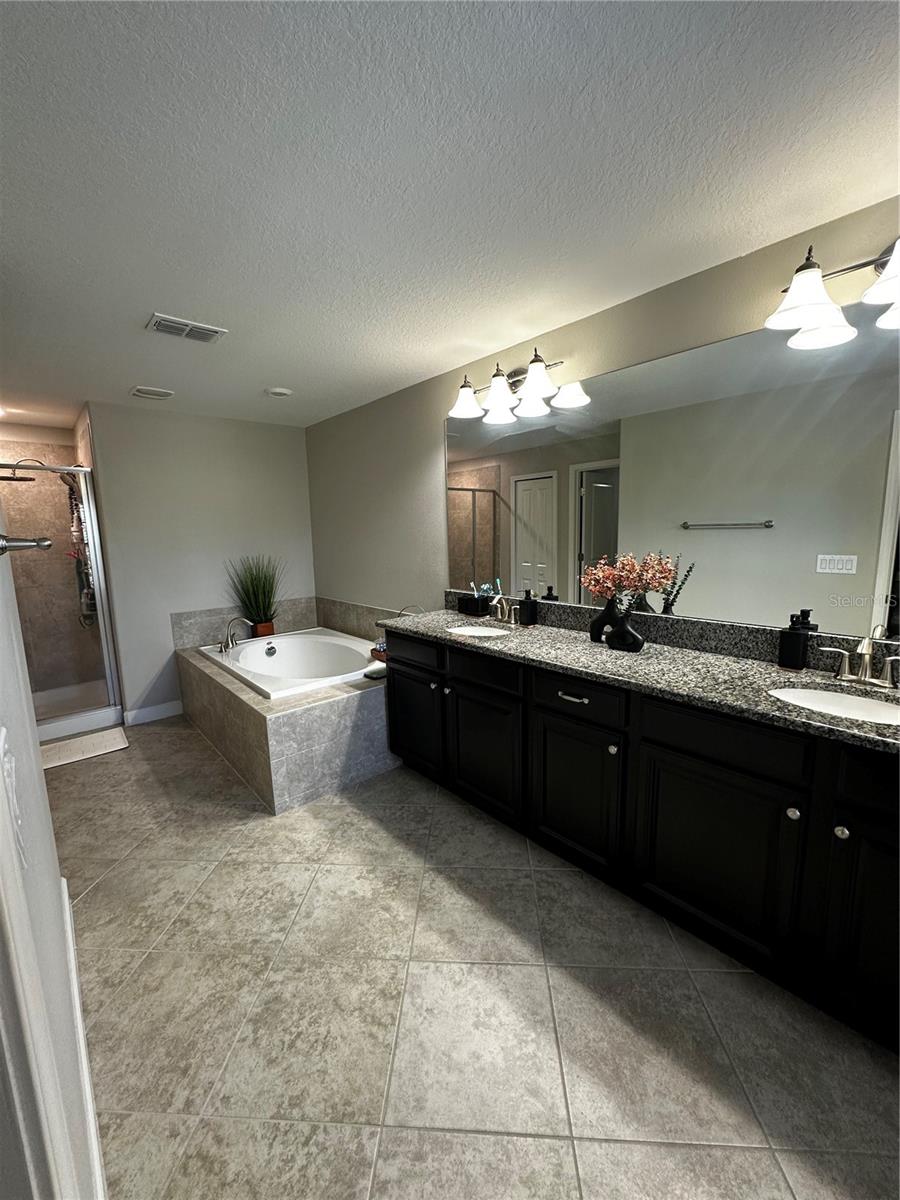 HIDDEN OAKS TWNHMS - Residential Lease