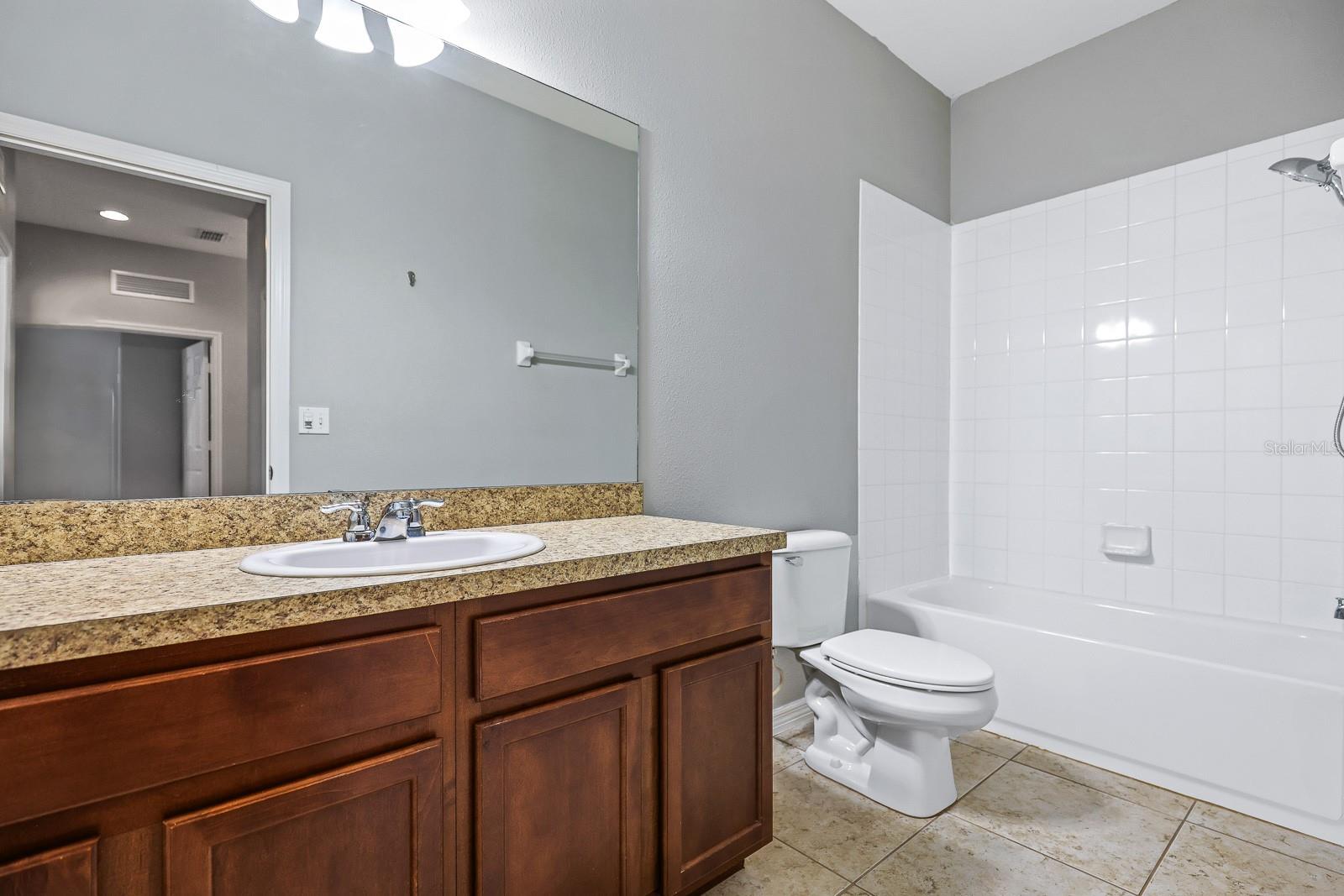 STARLING AT FISHHAWK PH IA - Residential Lease