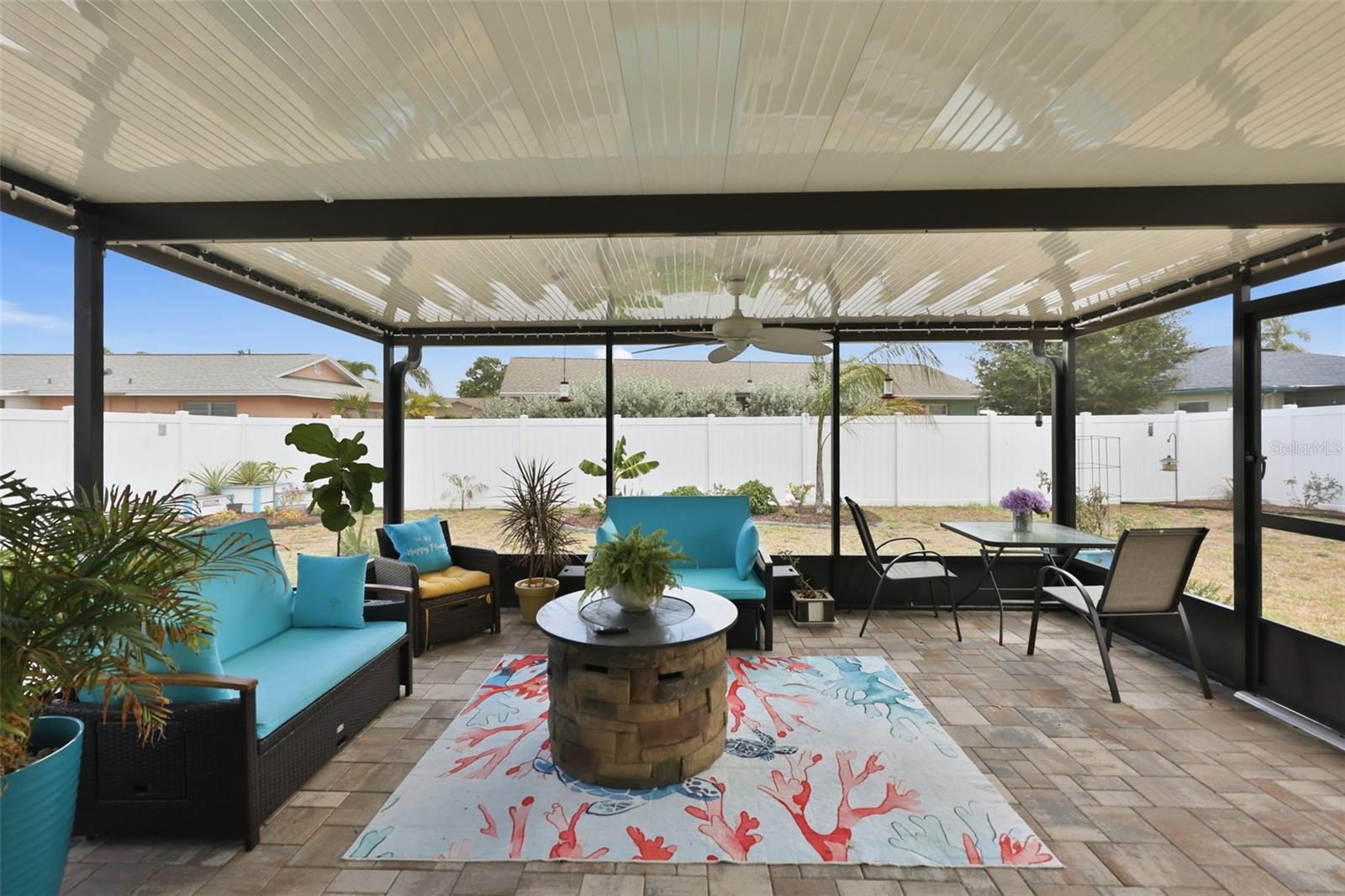 1739 COCO PALM CIRCLE