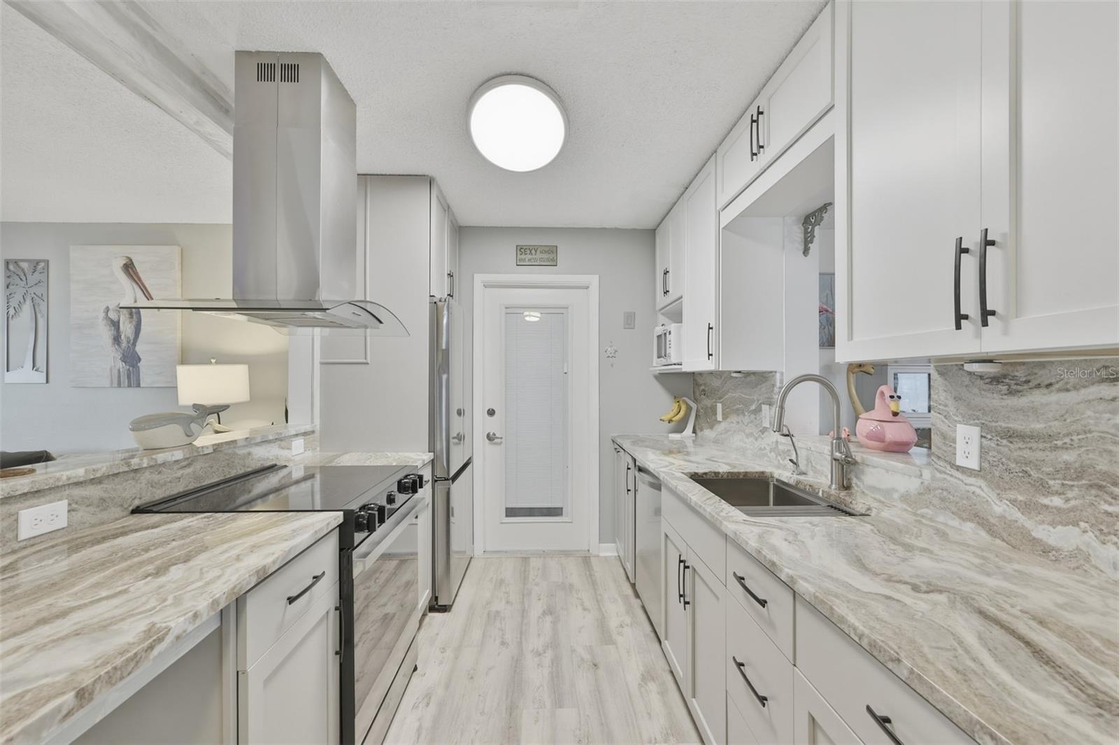 1739 COCO PALM CIRCLE