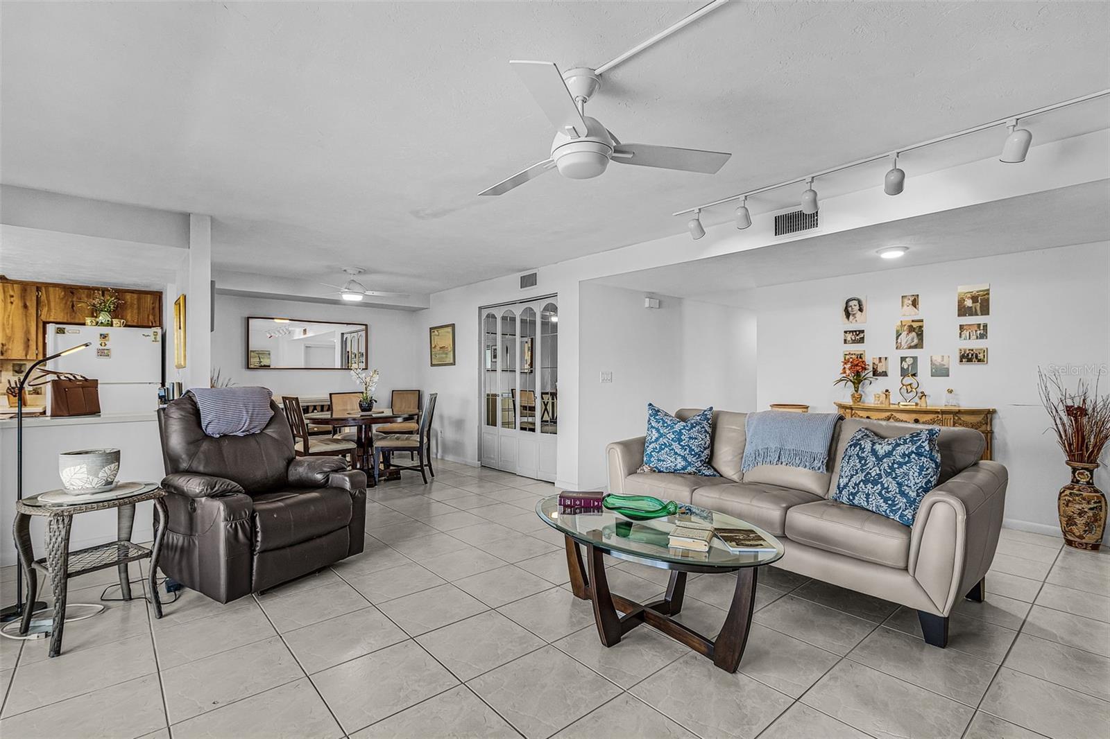 LOS CINCO A CONDO - Residential