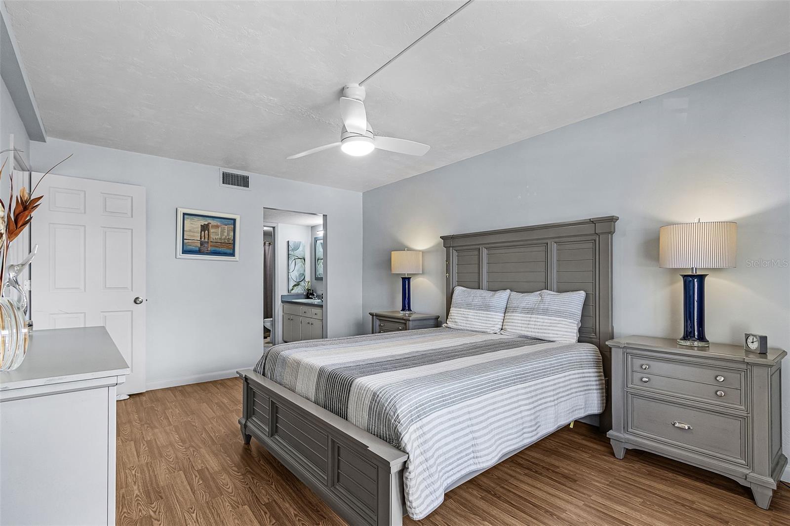 LOS CINCO A CONDO - Residential