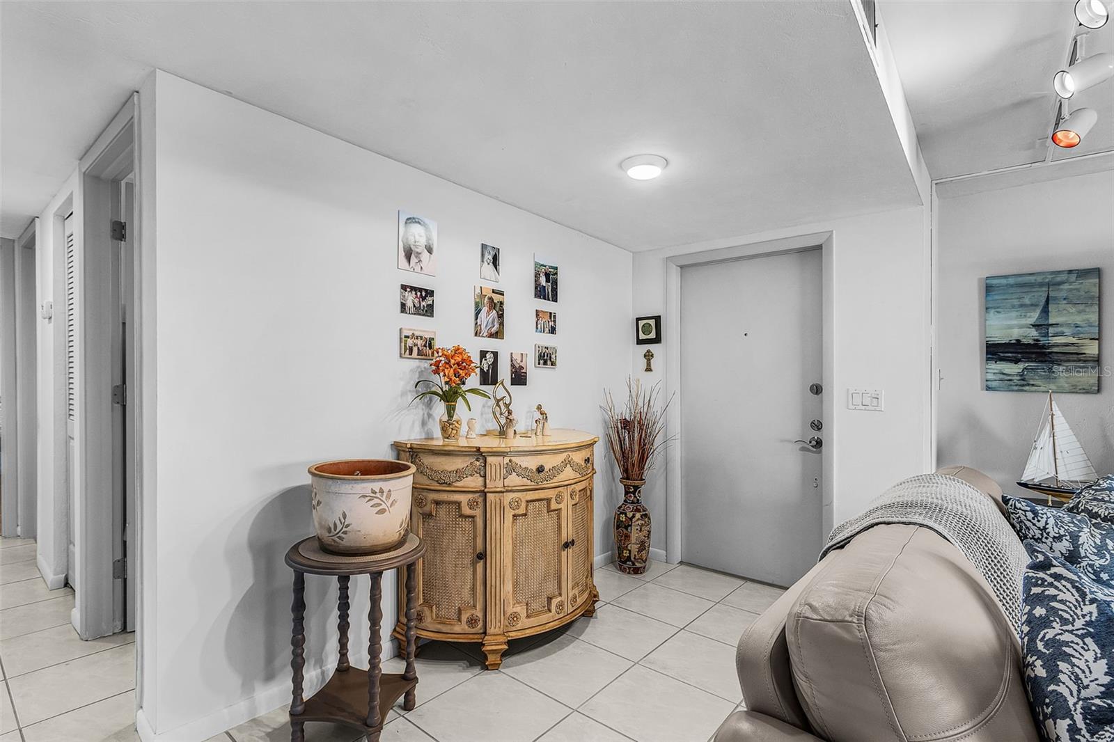 LOS CINCO A CONDO - Residential