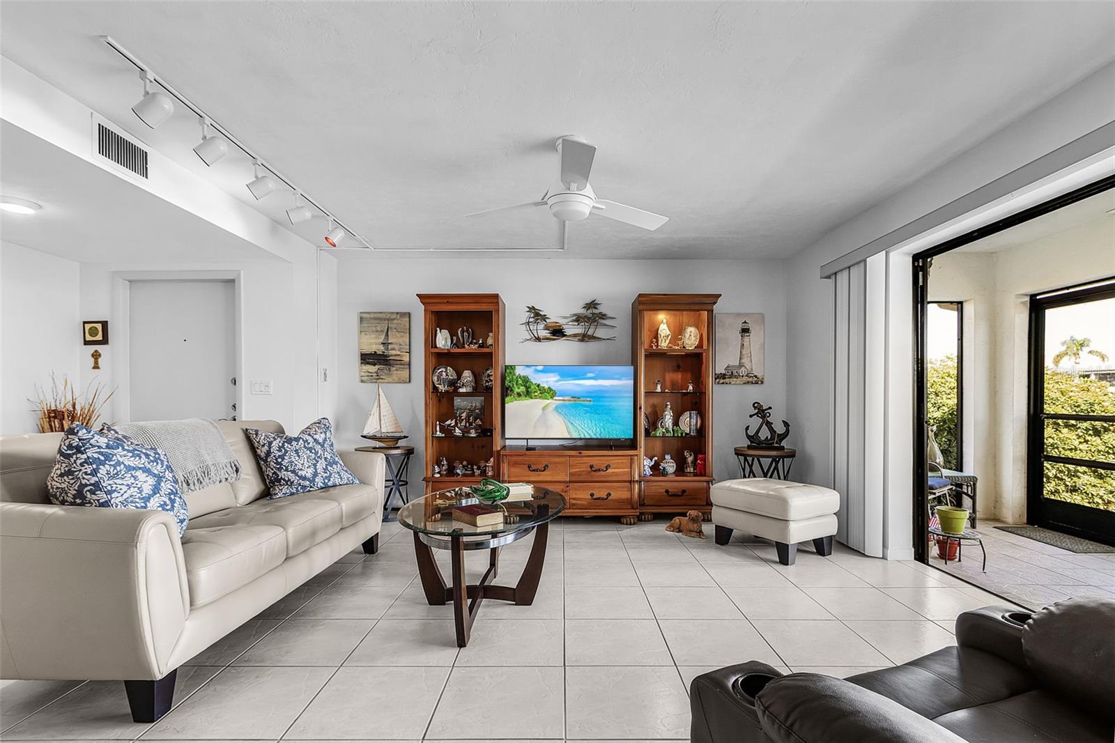 LOS CINCO A CONDO - Residential