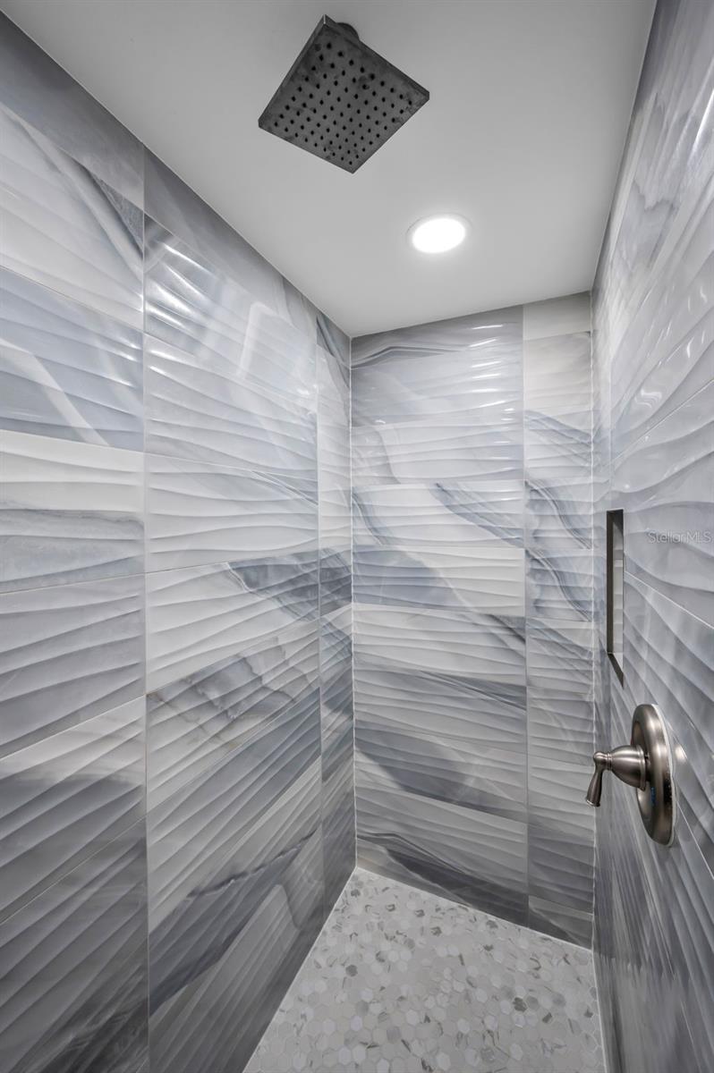 GULF SHORES 1ST ADD - Residential Lease