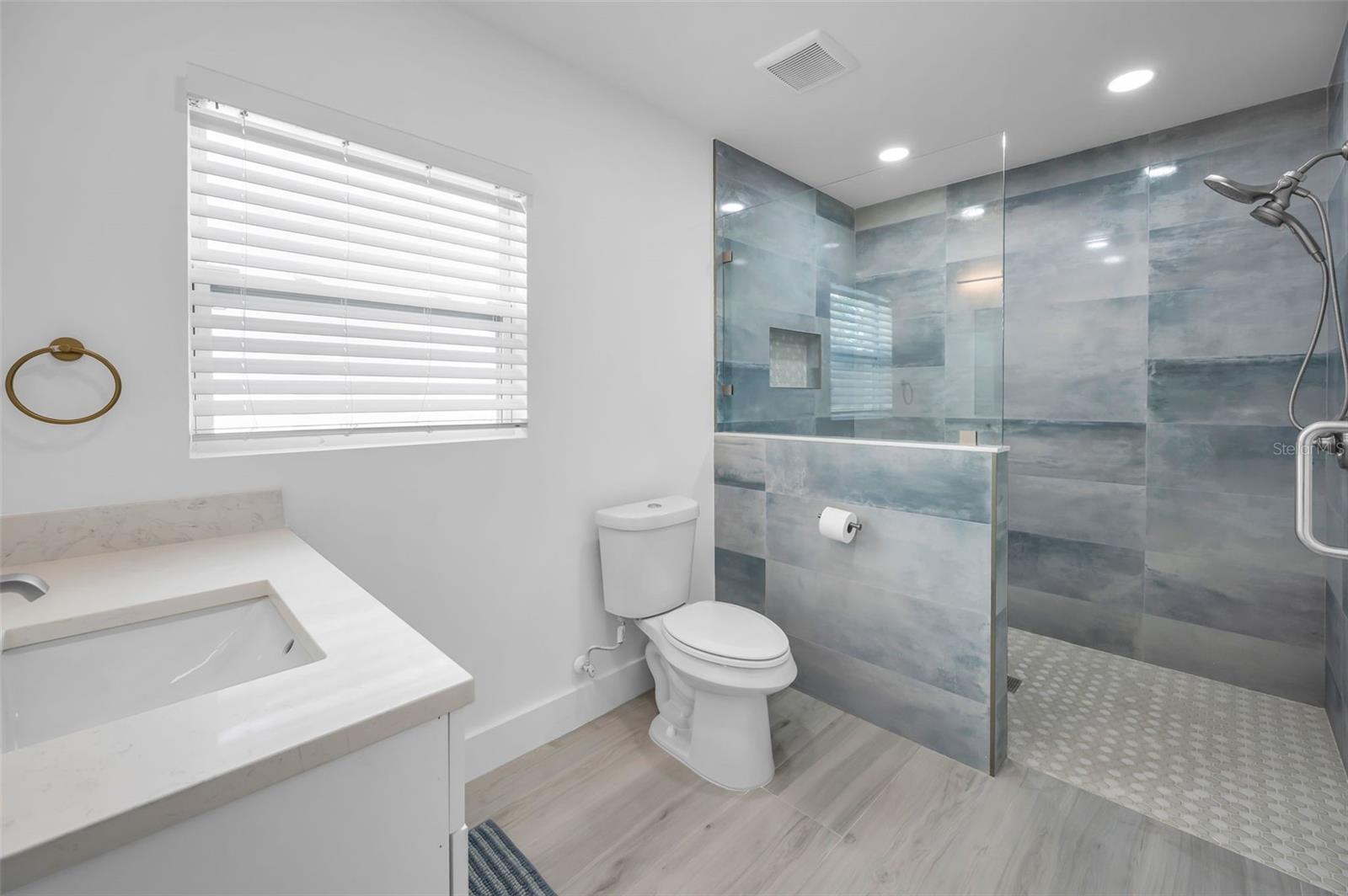 GULF SHORES 1ST ADD - Residential Lease